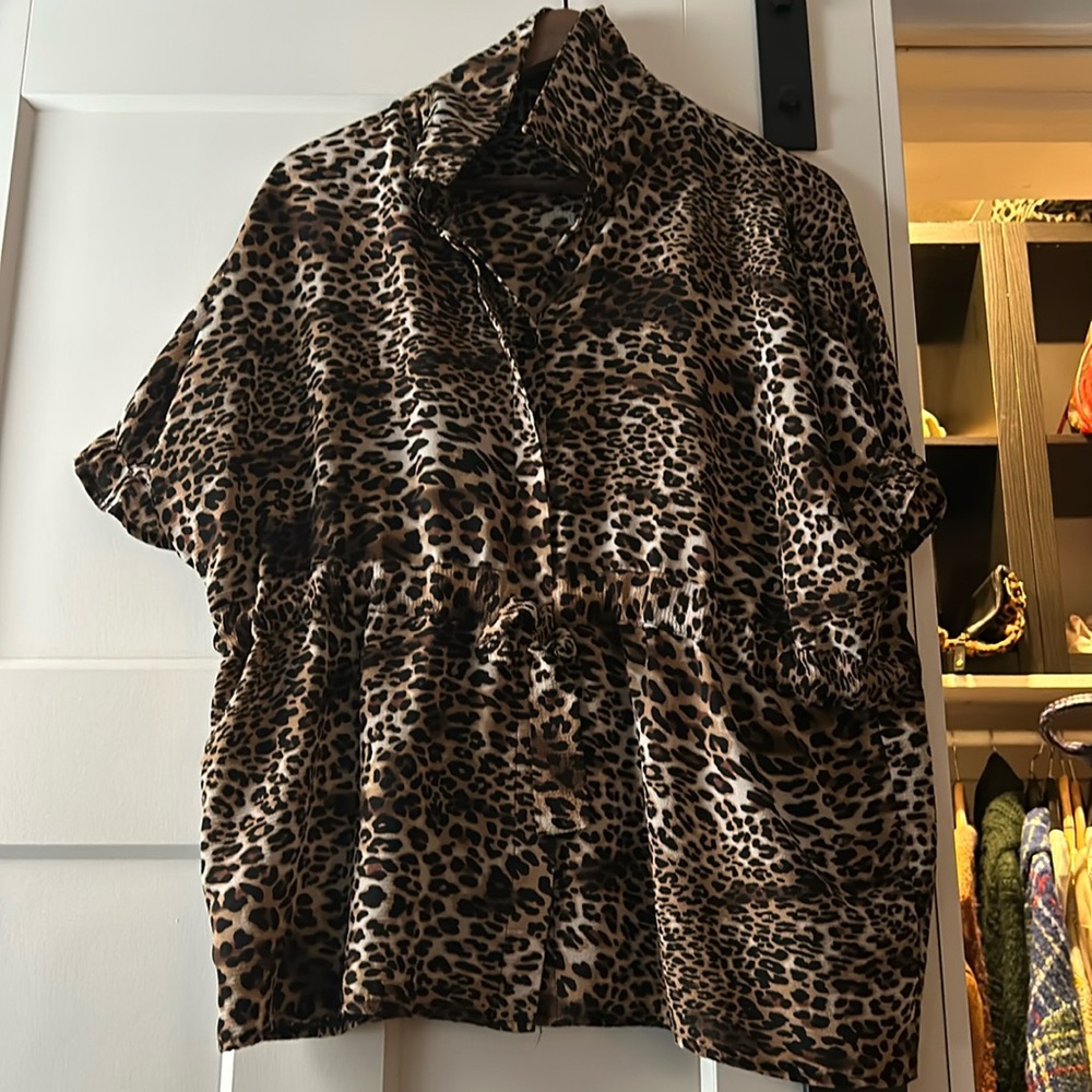 Animal print adjustable waist
Blouse - Picture 2 of 6